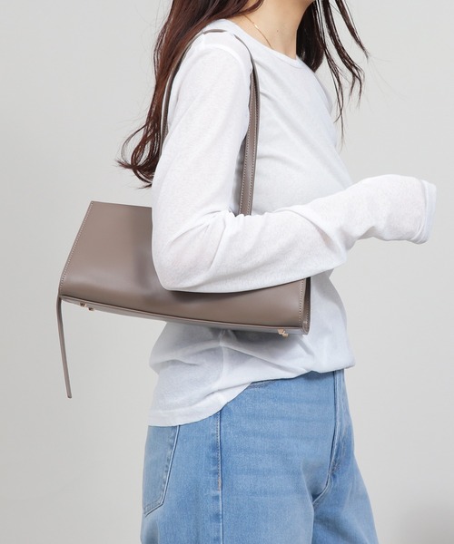 UNITED BASE（ユナイテッドベース）の「3層式 スクエア ショルダーバッグ 500mlペットボトル収納可（ショルダーバッグ・レディース・ホワイト/ブラック/ベージュ系その他/ブラウン・FREE）」の4枚目の写真