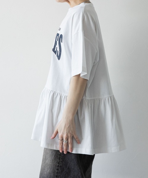 RAGEBLUE（レイジブルー）の「カレッジロゴプリント/ぺプラムTシャツ（Tシャツ/カットソー・レディース・ホワイト/ブルー/ネイビー・FREE）」の4枚目の写真