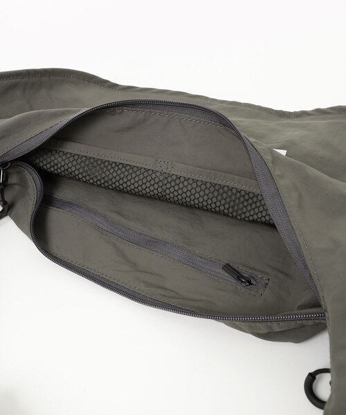 SALON de RUBAN(サロンドルヴァン)の「【SALON de RUBAN / サロン ド ルヴァン】 BROWN THEATRE PRODUCTS ショルダーバッグ(ショルダーバッグ・レディース・マスタード/ベージュ/ブラック/グレー/ライトグレー・FREE)」の9枚目の写真