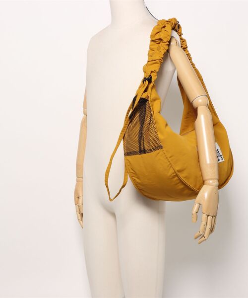 SALON de RUBAN(サロンドルヴァン)の「【SALON de RUBAN / サロン ド ルヴァン】 BROWN THEATRE PRODUCTS ショルダーバッグ(ショルダーバッグ・レディース・マスタード/ベージュ/ブラック/グレー/ライトグレー・FREE)」の10枚目の写真