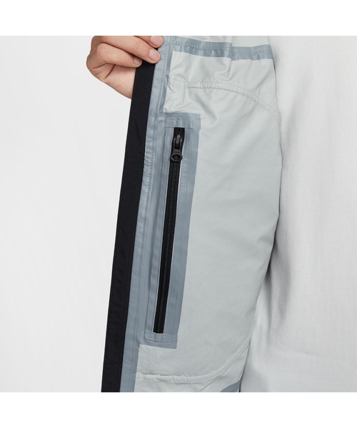 NIKE ACG（ナイキエィシージー）の「NIKE AS M ACG SFADV MORPHO RAIN JKT / ナイキ ACG SFADV MORPHO レイン ジャケット 【SP】（その他アウター・メンズ・ブラック・L/M/S/XXL/XL）」の13枚目の写真