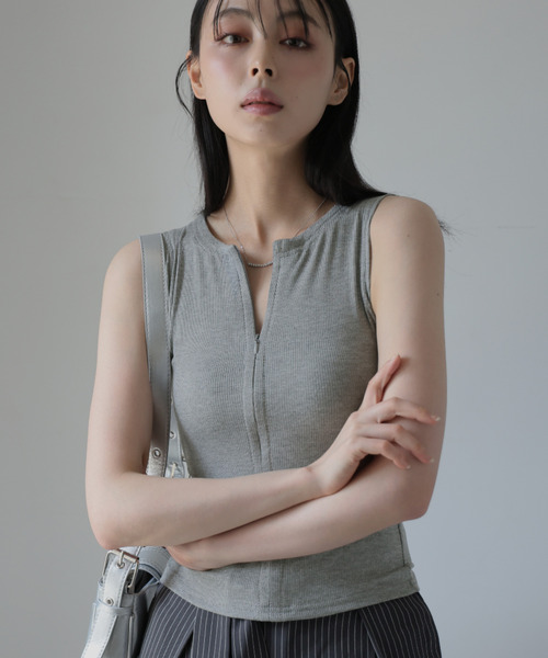 Ulysses(ユリシス)の「ジップデザインノースリーブ(タンクトップ・レディース・グレー/ブラック・S/M)」の1枚目の写真