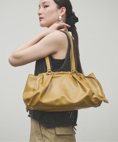 Lutim by u(ルチバイユー)の「Gathered mini Boston bag / ギャザーミニボストンバック(ボストンバッグ・レディース・ブラック/イエロー/ホワイト・FREE)」の3枚目の写真