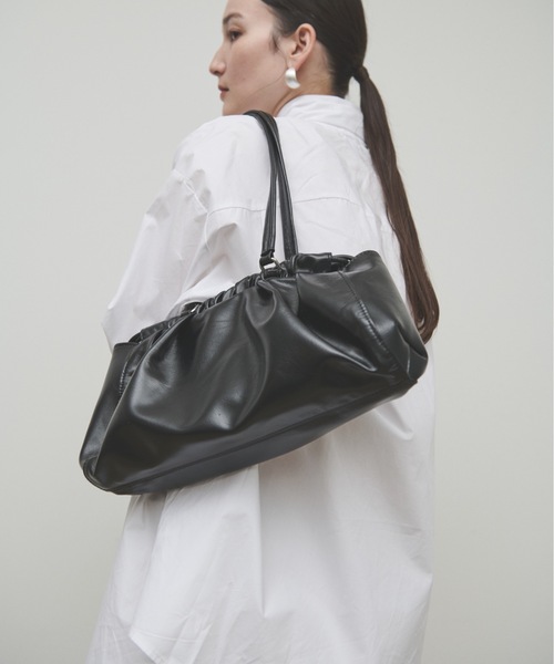 Lutim by u(ルチバイユー)の「Gathered mini Boston bag / ギャザーミニボストンバック(ボストンバッグ・レディース・ブラック/イエロー/ホワイト・FREE)」の2枚目の写真