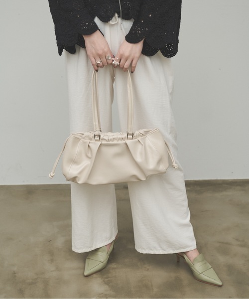 Lutim by u(ルチバイユー)の「Gathered mini Boston bag / ギャザーミニボストンバック(ボストンバッグ・レディース・ブラック/イエロー/ホワイト・FREE)」の6枚目の写真