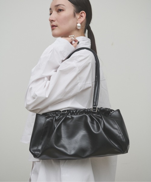 Lutim by u(ルチバイユー)の「Gathered mini Boston bag / ギャザーミニボストンバック(ボストンバッグ・レディース・ブラック/イエロー/ホワイト・FREE)」の14枚目の写真