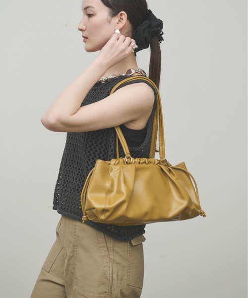 Lutim by u(ルチバイユー)の「Gathered mini Boston bag / ギャザーミニボストンバック(ボストンバッグ・レディース・ブラック/イエロー/ホワイト・FREE)」の18枚目の写真