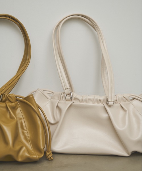 Lutim by u(ルチバイユー)の「Gathered mini Boston bag / ギャザーミニボストンバック(ボストンバッグ・レディース・ブラック/イエロー/ホワイト・FREE)」の4枚目の写真