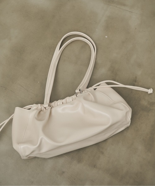 Lutim by u(ルチバイユー)の「Gathered mini Boston bag / ギャザーミニボストンバック(ボストンバッグ・レディース・ブラック/イエロー/ホワイト・FREE)」の5枚目の写真