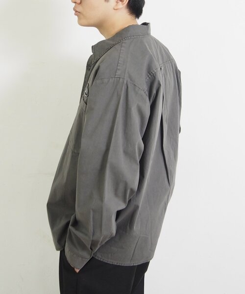 WHO'S WHO gallery（フーズフーギャラリー）の「【UNISEX/ユニセックス】COOPER FACTロゴワッペンシャツ（シャツ/ブラウス・レディース・ブラウン系その他/チャコールグレー/ホワイト/ブラウン・FREE）」の6枚目の写真