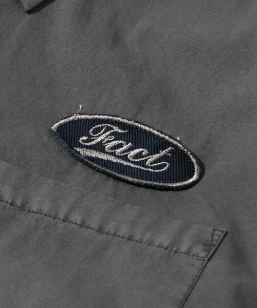 WHO'S WHO gallery（フーズフーギャラリー）の「【UNISEX/ユニセックス】COOPER FACTロゴワッペンシャツ（シャツ/ブラウス・レディース・ブラウン系その他/チャコールグレー/ホワイト/ブラウン・FREE）」の18枚目の写真