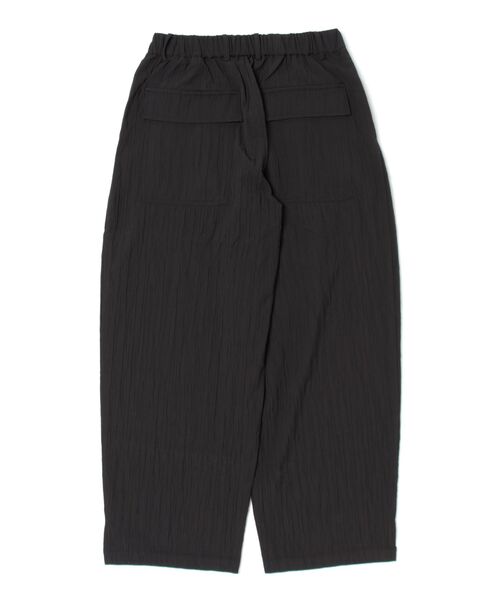 +CLOSET(プラスクローゼット)の「クリンクル加工ワイドパンツ(その他パンツ・メンズ・ブラック/ホワイト・X-LARGE/LARGE/MEDIUM)」の5枚目の写真
