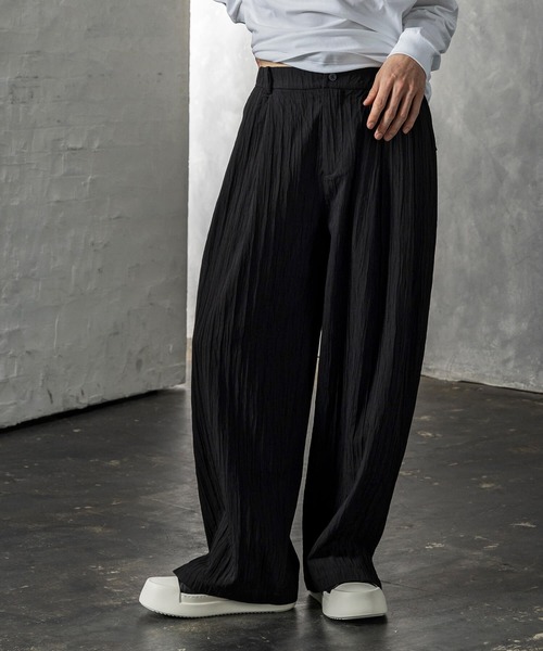 +CLOSET(プラスクローゼット)の「クリンクル加工ワイドパンツ(その他パンツ・メンズ・ブラック/ホワイト・X-LARGE/LARGE/MEDIUM)」の6枚目の写真