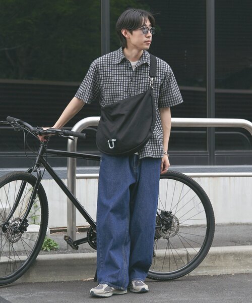 CIAOPANIC TYPY（チャオパニックティピー）の「【ユニセックス】メタルリングヘビーキャンバスショルダーバッグ（ショルダーバッグ・メンズ・アイボリー/ブラック・ONE SIZE）」の3枚目の写真