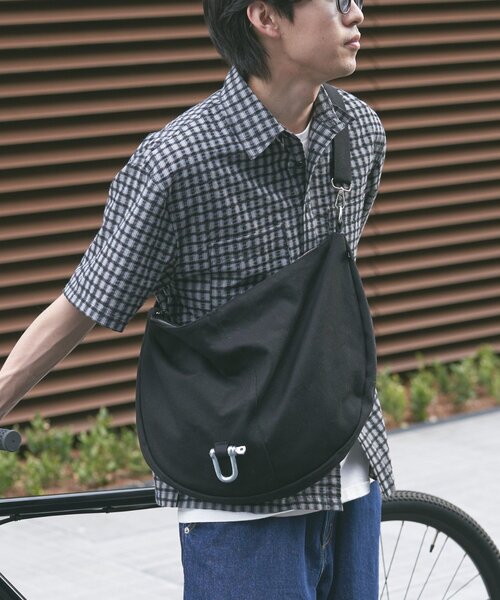 CIAOPANIC TYPY（チャオパニックティピー）の「【ユニセックス】メタルリングヘビーキャンバスショルダーバッグ（ショルダーバッグ・メンズ・アイボリー/ブラック・ONE SIZE）」の5枚目の写真