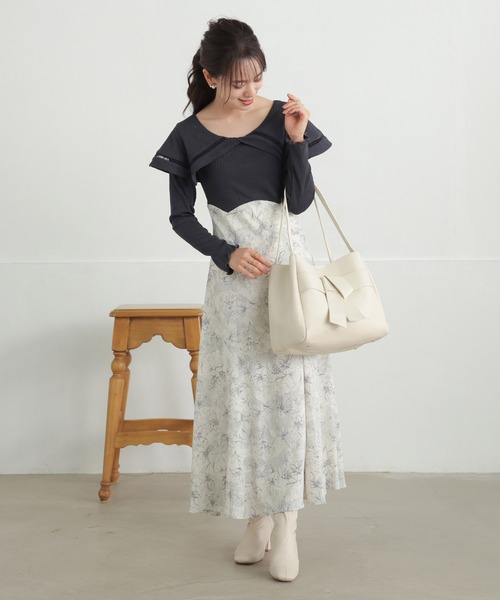 ALTROSE(アルトローズ)の「2way 変形 トート リボン A4(トートバッグ・レディース・ブラック/アイボリー/グレイッシュベージュ・FREE)」の6枚目の写真