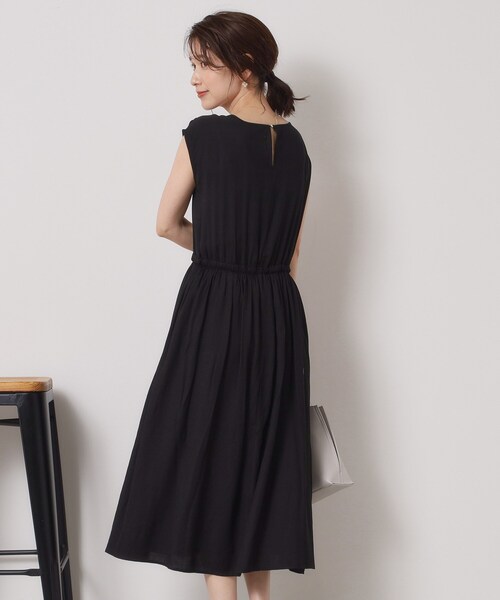 ITS'DEMO（イッツデモ）の「【さらりタッチ／手洗い可】強撚スラブブラウジングワンピース（ワンピース・レディース・ブラック/ブルーグリーン/ピンク系/サックスブルー・00）」の8枚目の写真