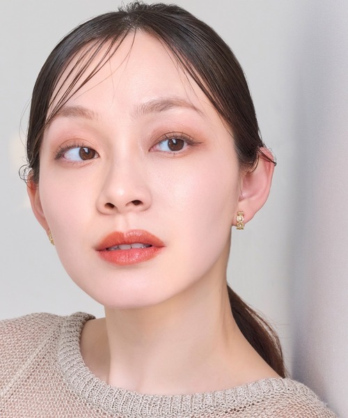 Phoebe(フィービィー)の「【痛くないシリーズ/金属アレルギー対応】マーガレットフラワーフープライトフィットイヤリング(イヤリング・レディース・シルバー/イエローゴールド・FREE)」の6枚目の写真