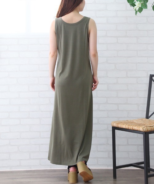 Coo+i（クーイ）の「1枚で楽ちんマキシ丈ノースリーブワンピース（ワンピース・レディース・ブルー/ブラック/チャコールグレー/グレー/カーキ/ブラック×ホワイト/ブラック×グレー/モカ・M/L/XL）」の12枚目の写真