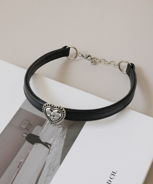 Port(ポート)の「【 Port / ポート 】 アンティーク調 モチーフ フェイクレザー チョーカー(チョーカー・レディース・ブラック系その他/ブラック・FREE)」の1枚目の写真