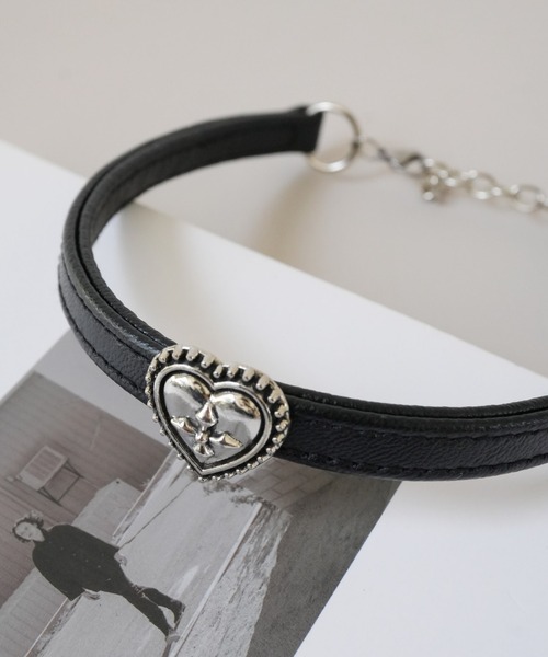 Port(ポート)の「【 Port / ポート 】 アンティーク調 モチーフ フェイクレザー チョーカー(チョーカー・レディース・ブラック系その他/ブラック・FREE)」の4枚目の写真