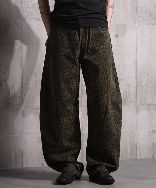 BIG CITY MARKET(ビッグシティマーケット)の「【D-LAND】レオパード バレルレッグパンツ / Leopard Barrel Leg Pants(その他パンツ・メンズ・カーキ/ベージュ・S/M)」の2枚目の写真