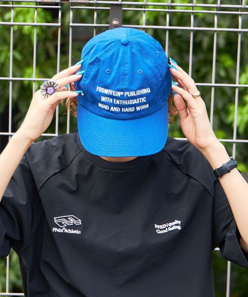 FFEIN（フェイン）の「【FFEIN(フェイン)】3段メッセージ刺繍キャップ / 刺繍　深めキャップ（キャップ・メンズ・レッド/ベージュ/ネイビー/ブラック/ブルー・FREE）」の4枚目の写真