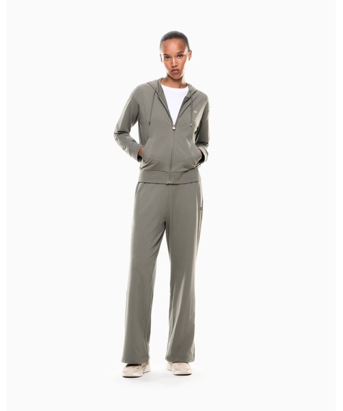 EMPORIO ARMANI EA7(エンポリオアルマーニイーエーセブン)の「<オンライン限定>【エンポリオ アルマーニ EA7】Core Lady ウィメンズ ジャージー トラックスーツ(セットアップ・レディース・ベージュ/カーキ/ブラック/ライトグレー・LARGE/MEDIUM/SMALL/X-SMALL)」の4枚目の写真
