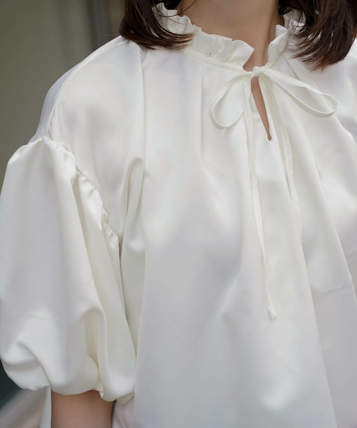 HUIT bouquet（ユイット）の「2way サテン ブラウス HUIT（シャツ/ブラウス・レディース・ピンク/アイボリー/ブラック・M）」の7枚目の写真