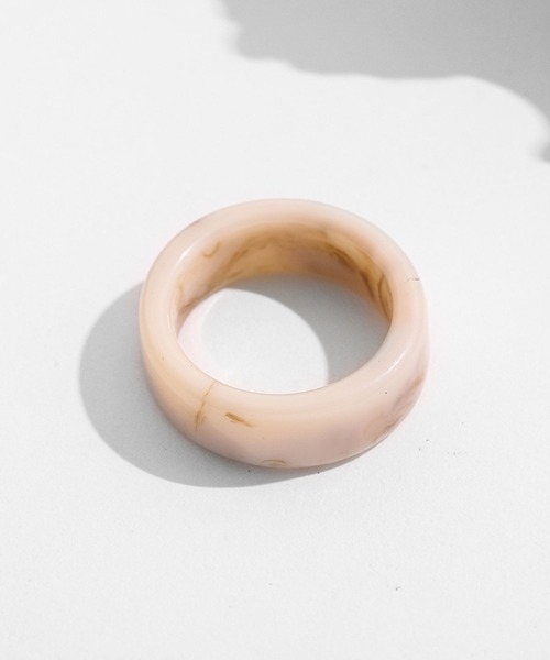 yu-ka(ユーカ)の「YU-KA:レジンリング resin ring(リング・レディース・アイボリー/ベージュ/ブラウン・FREE)」の1枚目の写真