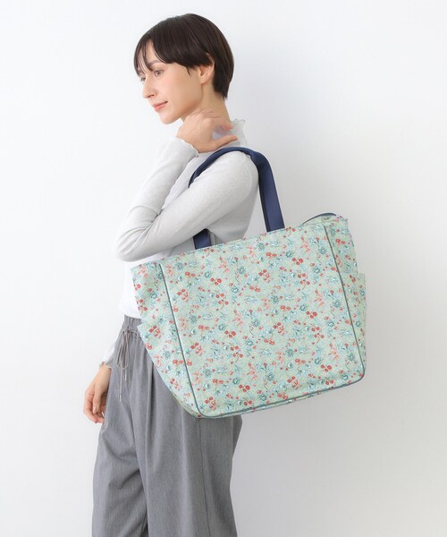 LAURA ASHLEY(ローラアシュレイ)の「【撥水加工/キャリーセット可】ロサ サンクタ柄 トラベル トートバッグ(トートバッグ・レディース・アイボリー系/ピンク系その他/ブルー系5・00)」の21枚目の写真