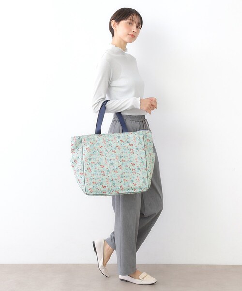 LAURA ASHLEY(ローラアシュレイ)の「【撥水加工/キャリーセット可】ロサ サンクタ柄 トラベル トートバッグ(トートバッグ・レディース・アイボリー系/ピンク系その他/ブルー系5・00)」の22枚目の写真