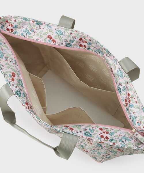 LAURA ASHLEY(ローラアシュレイ)の「【撥水加工/キャリーセット可】ロサ サンクタ柄 トラベル トートバッグ(トートバッグ・レディース・アイボリー系/ピンク系その他/ブルー系5・00)」の17枚目の写真