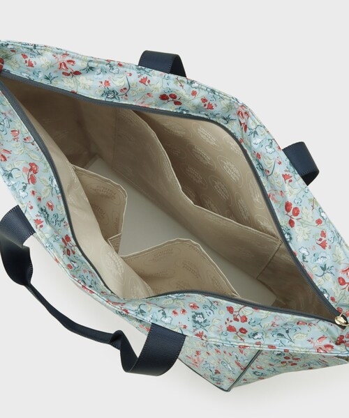 LAURA ASHLEY(ローラアシュレイ)の「【撥水加工/キャリーセット可】ロサ サンクタ柄 トラベル トートバッグ(トートバッグ・レディース・アイボリー系/ピンク系その他/ブルー系5・00)」の6枚目の写真