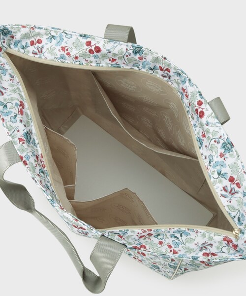 LAURA ASHLEY(ローラアシュレイ)の「【撥水加工/キャリーセット可】ロサ サンクタ柄 トラベル トートバッグ(トートバッグ・レディース・アイボリー系/ピンク系その他/ブルー系5・00)」の7枚目の写真