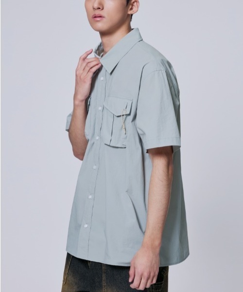Vini(ヴィニ)の「ユーティリティポケットナイロンシャツ(シャツ/ブラウス・メンズ・ベージュ/ネイビー/グレー・SMALL/MEDIUM/LARGE)」の5枚目の写真