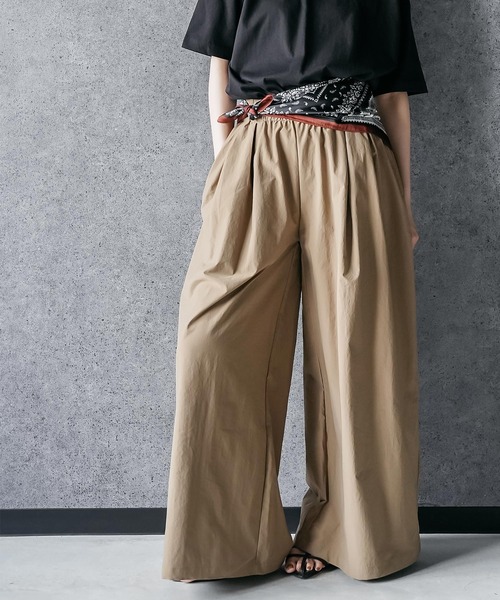 mili an deni(ミリアンデニ)の「スカーフ付きミリタリーワイドパンツ(チノパンツ・レディース・ベージュ/ブラック/カーキ・M)」の9枚目の写真