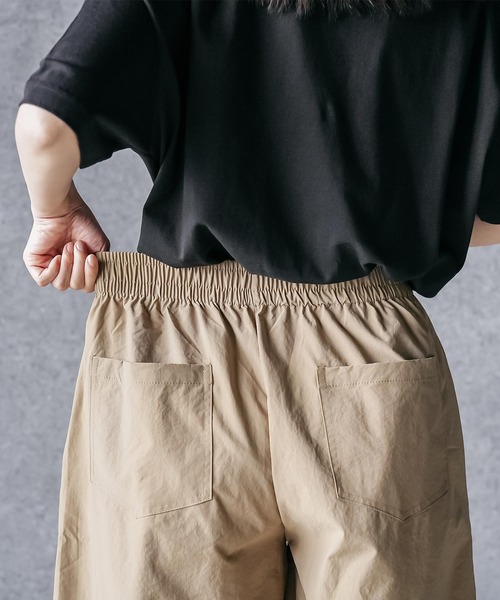 mili an deni(ミリアンデニ)の「スカーフ付きミリタリーワイドパンツ(チノパンツ・レディース・ベージュ/ブラック/カーキ・M)」の19枚目の写真