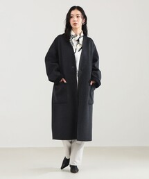 Vネック」に該当するレディースのノーカラーコートファッション