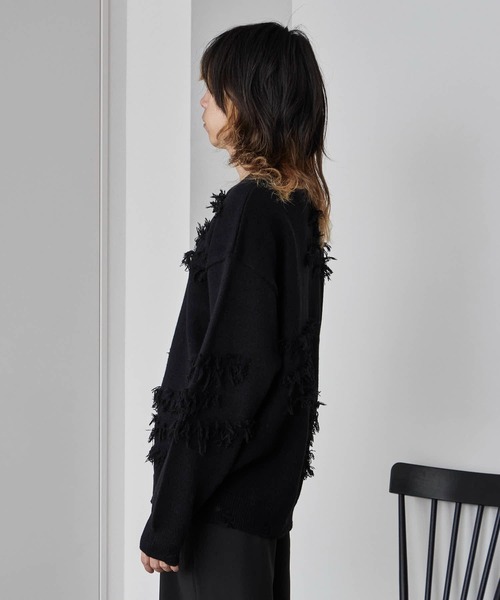 Theater code(シアターコード)の「Fringe Design Distressed Crew Neck Sweater / フリンジデザイン ダメージ加工 クルーネックニットセーター 秋 秋服メンズ 2026年秋冬 冬服(ニット/セーター・メンズ・ホワイト/ブラック・L/M)」の7枚目の写真