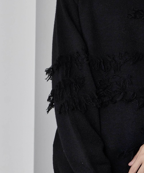 Theater code(シアターコード)の「Fringe Design Distressed Crew Neck Sweater / フリンジデザイン ダメージ加工 クルーネックニットセーター 秋 秋服メンズ 2026年秋冬 冬服(ニット/セーター・メンズ・ホワイト/ブラック・L/M)」の6枚目の写真