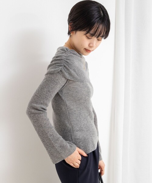 NOLLEY’S Sophi（ノーリーズソフィ）の「カシミヤ混ガーゼ風リブオフショルプルオーバーニット（ニット/セーター・レディース・グレー/ベビーピンク/ダークブラウン・38）」の17枚目の写真