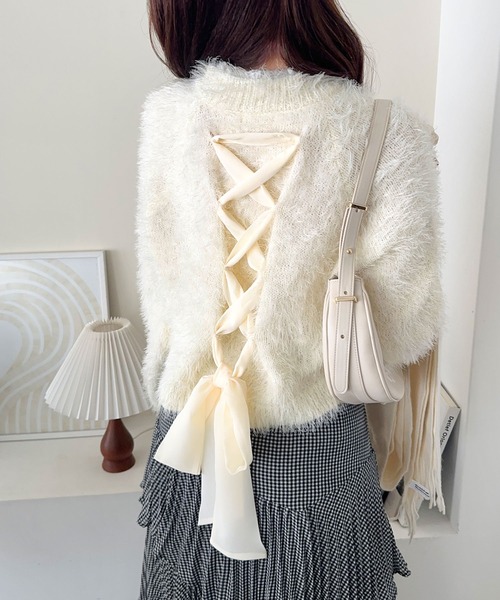 mily bilet(ミウィビレット)の「【mily bilet】背中で惹きつける、大人の甘さ。バッグリボンレースアップ衿レースレイヤードニットプルオーバー(ニット/セーター・レディース・アイボリー/グレー/チャコール・X-LARGE/SMALL/MEDIUM/LARGE)」の11枚目の写真