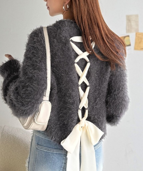 mily bilet(ミウィビレット)の「【mily bilet】背中で惹きつける、大人の甘さ。バッグリボンレースアップ衿レースレイヤードニットプルオーバー(ニット/セーター・レディース・アイボリー/グレー/チャコール・X-LARGE/SMALL/MEDIUM/LARGE)」の7枚目の写真