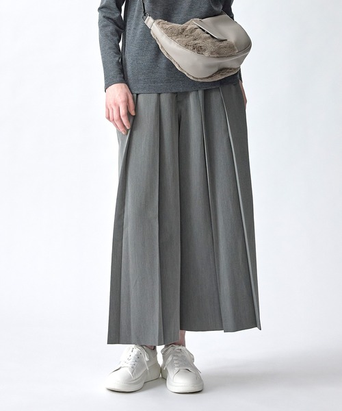 ATSURO TAYAMA(アツロウタヤマ)の「タックフレアパンツ(その他パンツ・レディース・グレー/ブラック・M/L)」の3枚目の写真