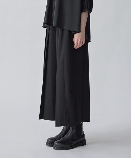ATSURO TAYAMA(アツロウタヤマ)の「タックフレアパンツ(その他パンツ・レディース・グレー/ブラック・M/L)」の12枚目の写真