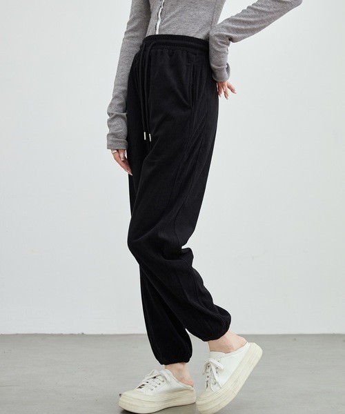DAYRA(デイラ)の「裏起毛あり/なし コーデュロイ ウエスト イージー ジョガー パンツ(その他パンツ・レディース・ベージュ系1/ネイビー系1/グレー系その他2/ブラック系1/ベージュ系2/チャコールグレー/ネイビー系2/ブラック系2・165/160/155)」の21枚目の写真