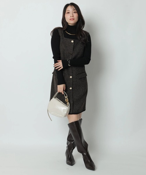 Apuweiser-riche（アプワイザーリッシェ）の「スクエアネックミニ