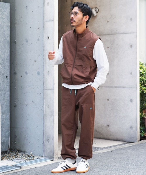 jiggys shop(ジギーズショップ)の「ドローコード ワンポイント刺繍 ナイロンベスト(ベスト・メンズ・チャコール/ブラウン/ベージュ・MEDIUM/LARGE/X-LARGE)」の20枚目の写真