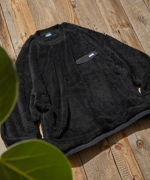 FREAK'S STORE（フリークスストア）の「限定展開 KAVU×FREAK'S STORE/カブー 別注 ナイロン切り替え シャギーフリース クルーネックプルオーバー / ヘムコード（その他トップス・メンズ・スミクロ/ベージュ/ネイビー/ブラック・SMALL/MEDIUM/LARGE）」の2枚目の写真